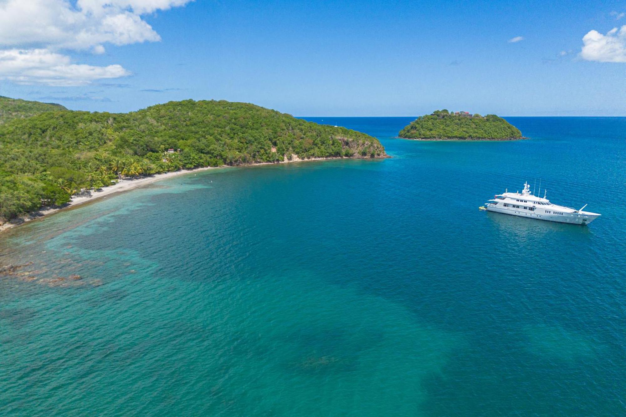 レ・トロワ・イレ Domaine De L'Anse Ramierアパートホテル エクステリア 写真
