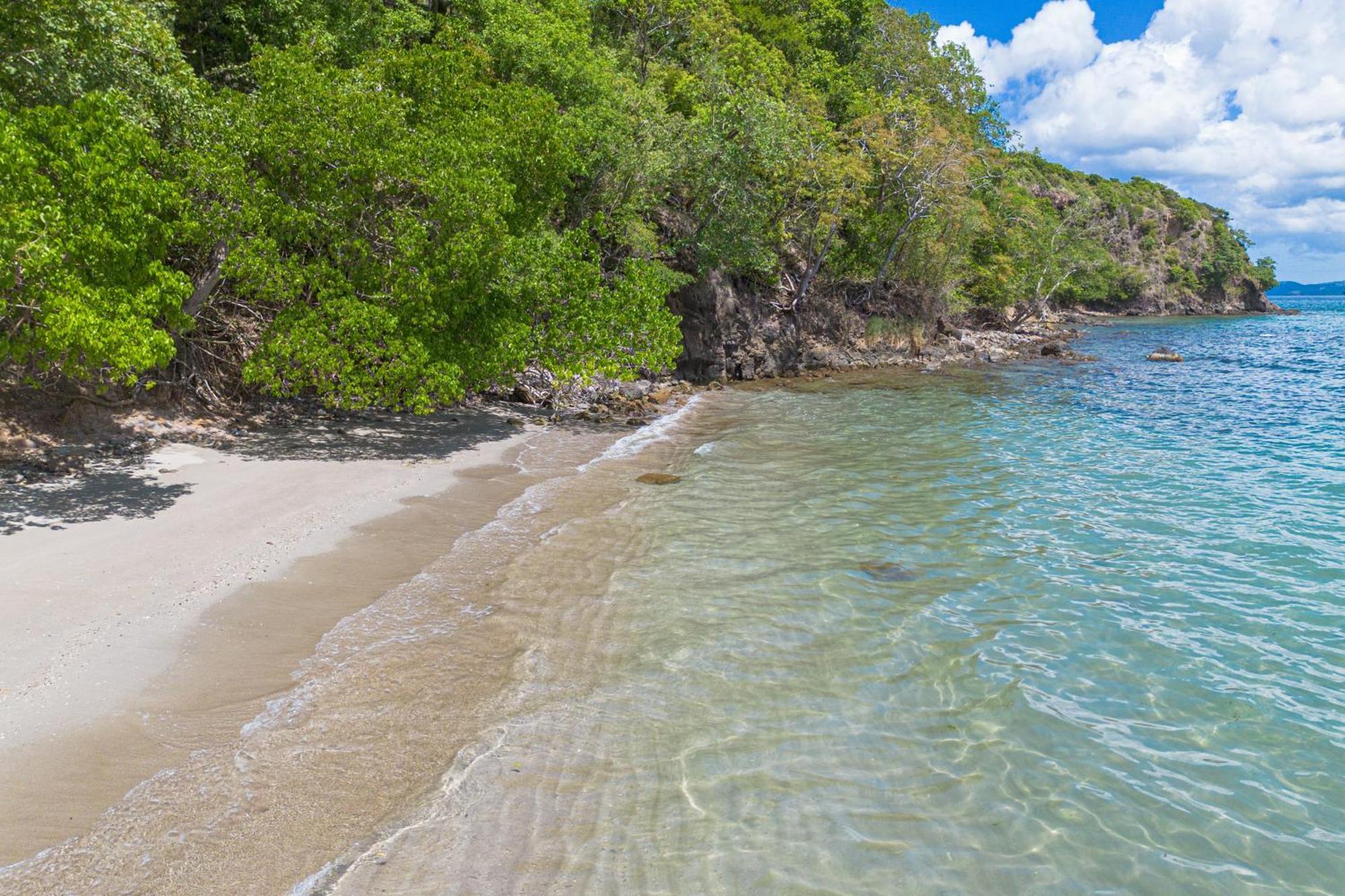 レ・トロワ・イレ Domaine De L'Anse Ramierアパートホテル エクステリア 写真