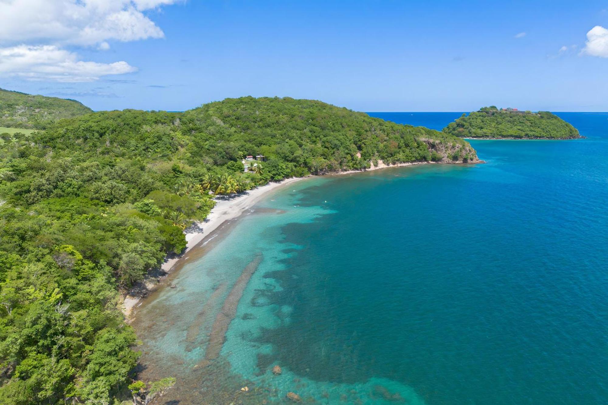 レ・トロワ・イレ Domaine De L'Anse Ramierアパートホテル エクステリア 写真
